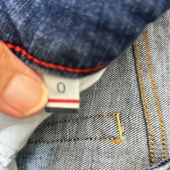 Tommy Hilfiger Bermuda jean shorts,  distressed lines across the front, Sz 0 - Picture 9 of 10